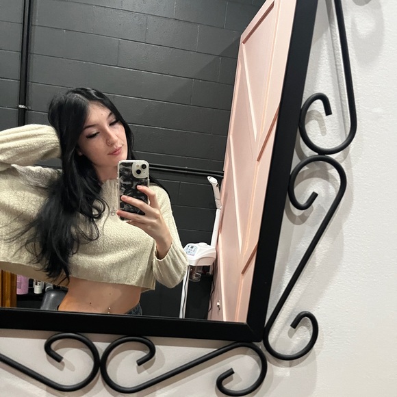 Meet your Posher, Chloe - Picture 2 of 3